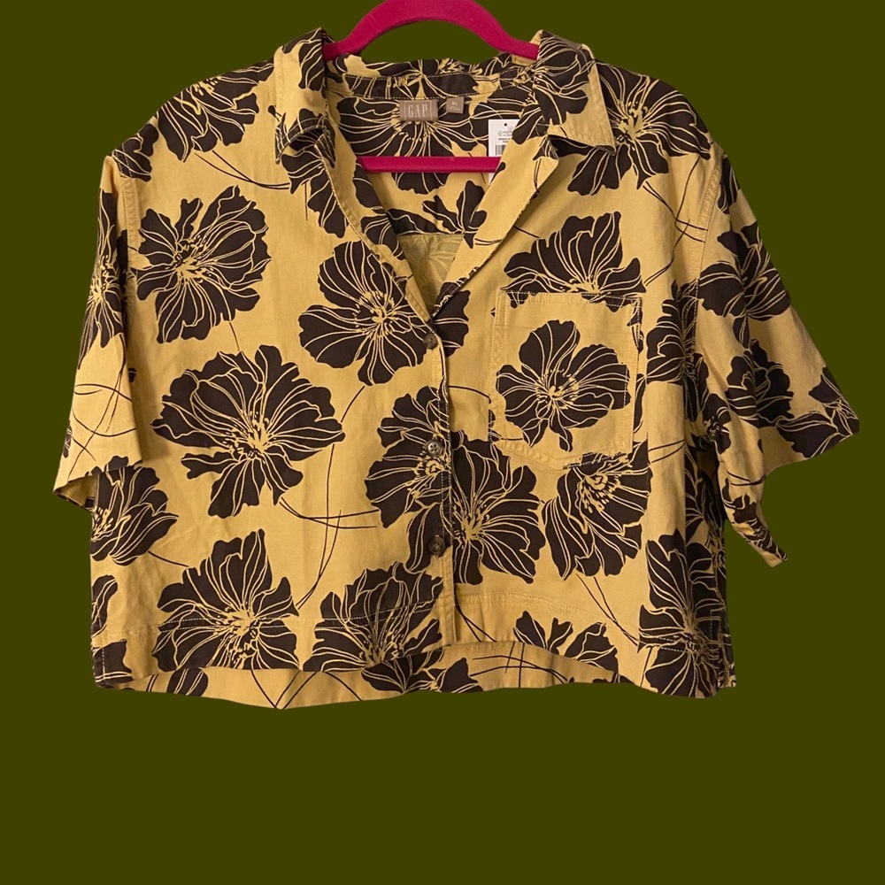BOGO 🤑 - GAP CROPPED PRINT SHIRT